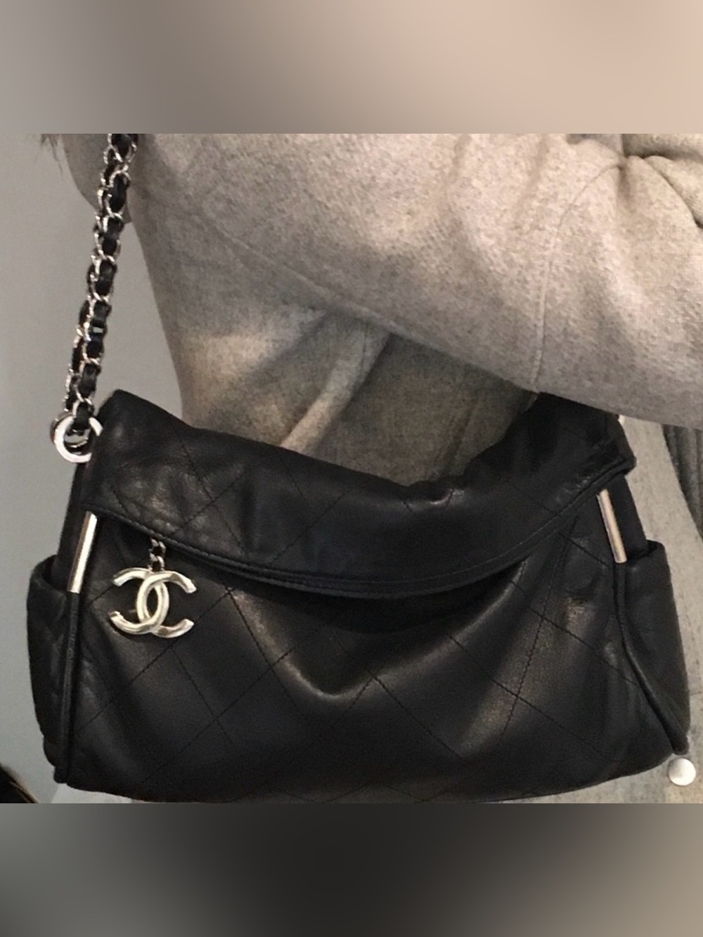 Authentic GORGEOUS CHANEL Black Quilted Lambskin Leather shoulder bag.